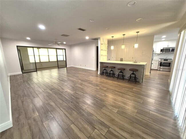 Building Photo - 160 Joanne Pl