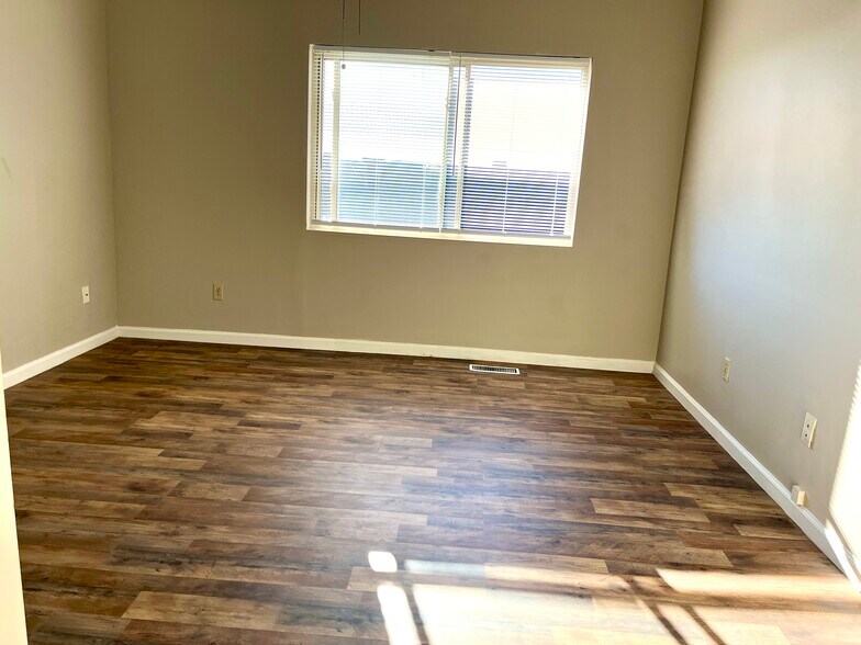 Building Photo - 3660 Walden Dr