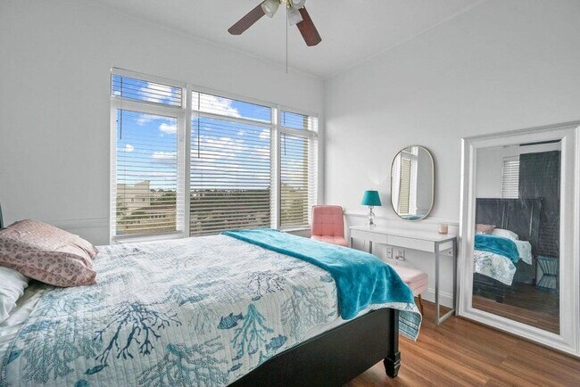 Building Photo - 1200 Town Center Dr