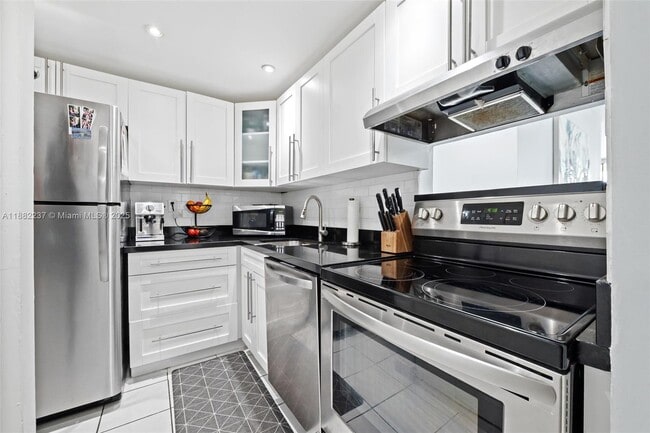 Building Photo - 10500 SW 108th Ave