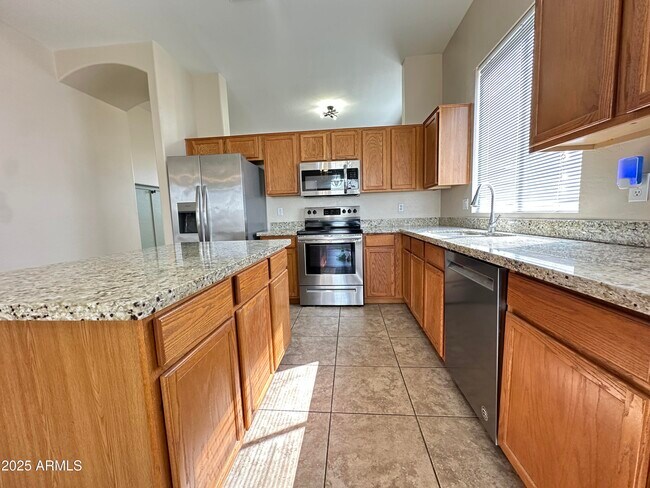 Building Photo - 8760 W Adam Ave