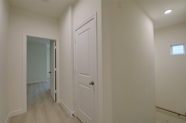Building Photo - 957 Ringold St