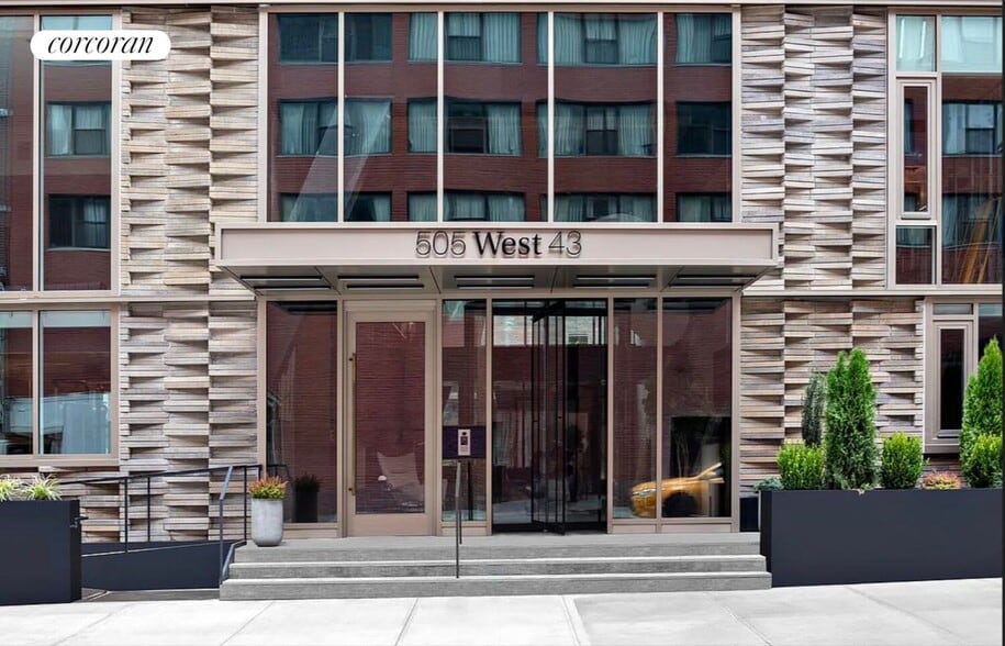 Building Photo - 505 W 43rd St