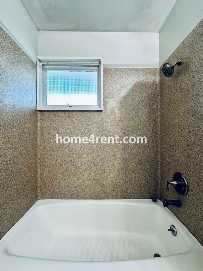 Building Photo - Charming Ranch Style, Prairie Village Home w/ a Fenced Yard, Updated Baths, and All Appliances In...