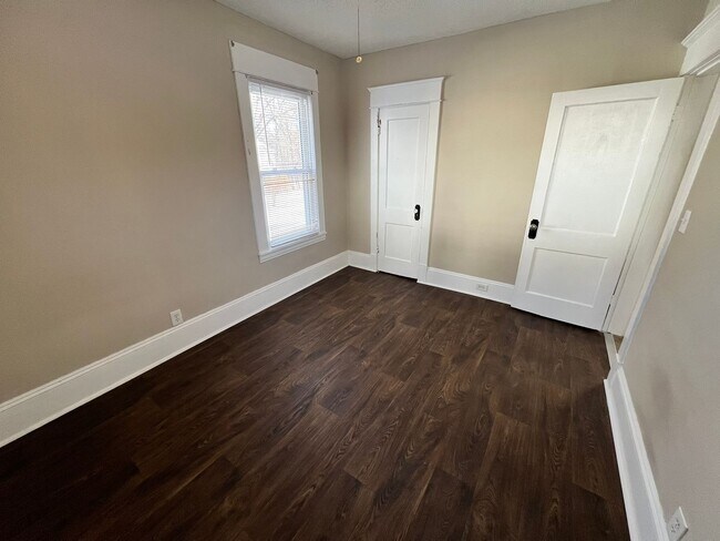 Building Photo - 25-27 Maple St