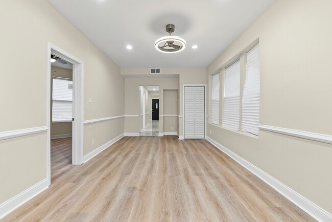 Building Photo - 4704 W Monroe St