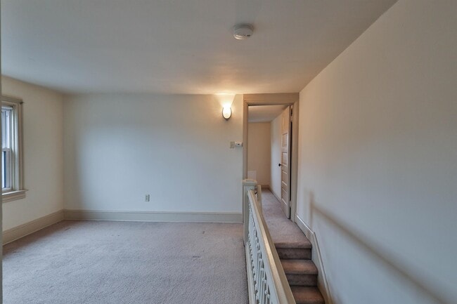 Building Photo - 1104 Elm St