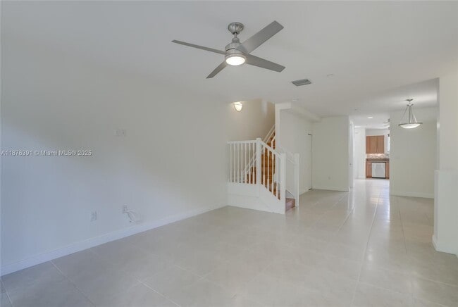 Building Photo - 406 SW 14th Ave