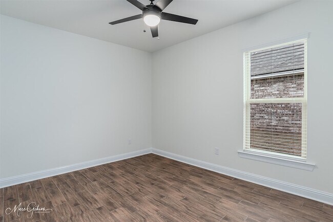 Building Photo - 732 Crozier Dr