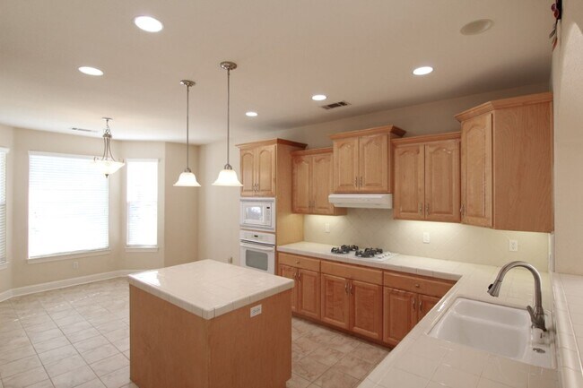 Building Photo - Spacious Home Near Mountain View School with a 3 Car Garage