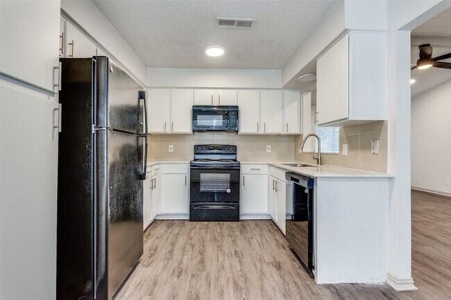 Building Photo - 2128 Trellis Pl