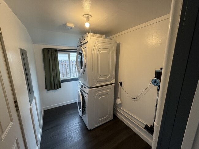 Building Photo - 1321 SE Mill St