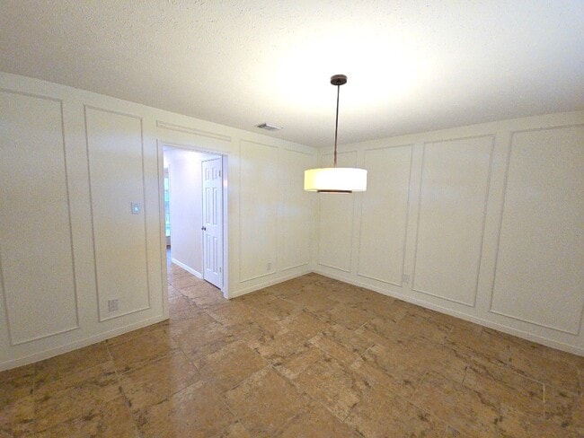 Building Photo - 2502 Fairwind Dr