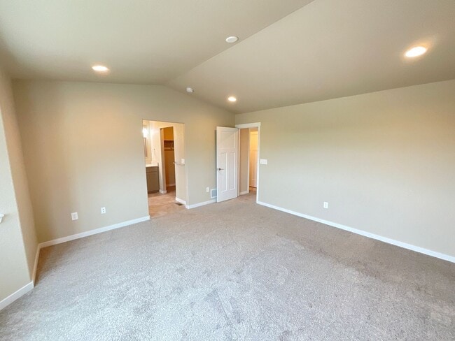 Building Photo - 3 Bedroom Home Available Near S Powers Blv...