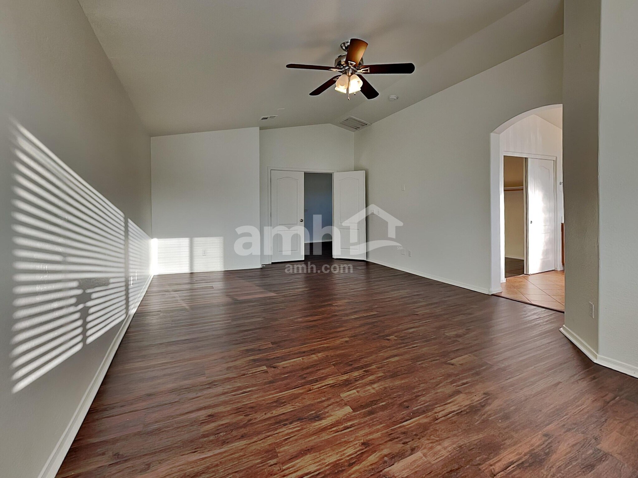 Building Photo - 6208 S 52nd Dr