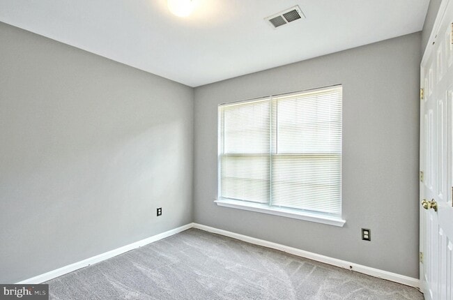 Building Photo - 9902 Woodview Dr