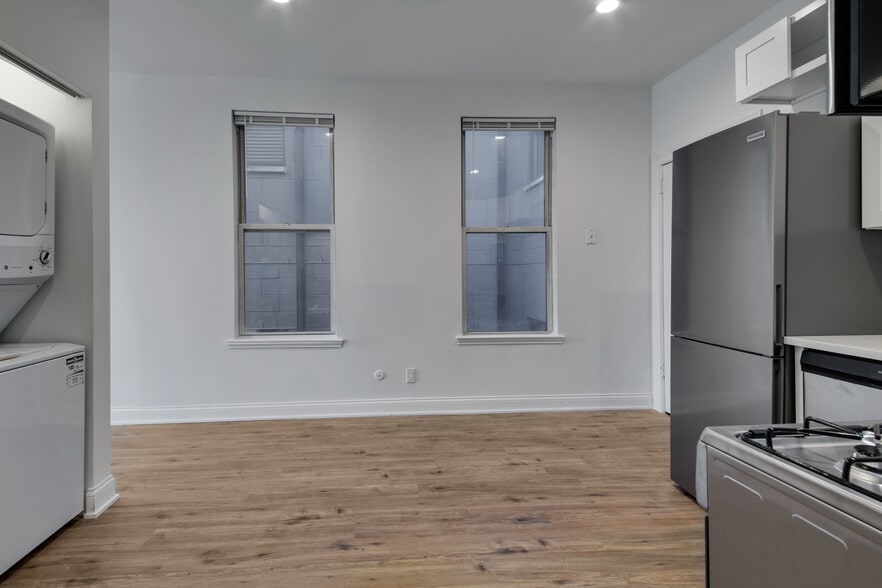 Building Photo - 2029 N Damen Ave