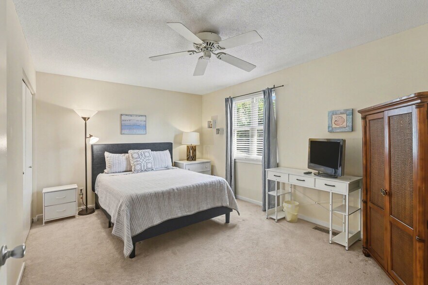 Building Photo - 1263 Marshview Dr