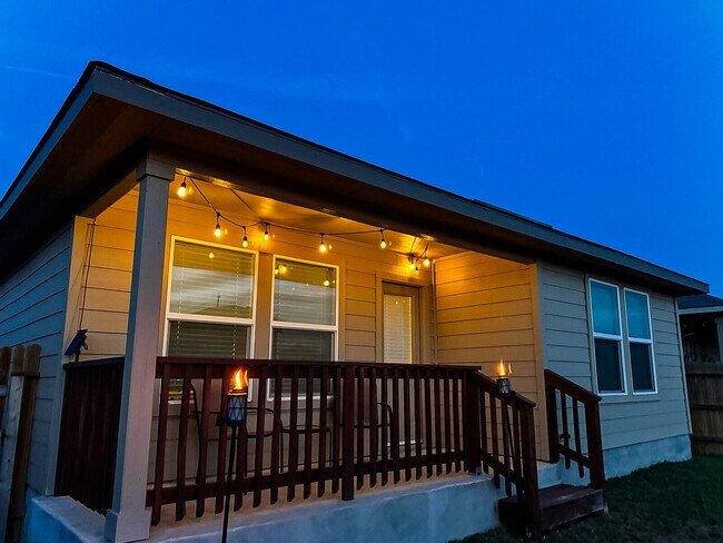 Building Photo - 4223 Lake Ritter St