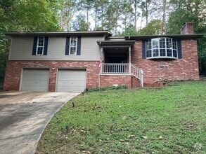 Building Photo - Looking for the feeling of privacy and sec...