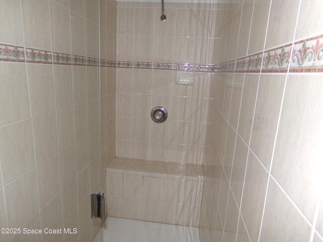 Building Photo - 464 Brown Ave