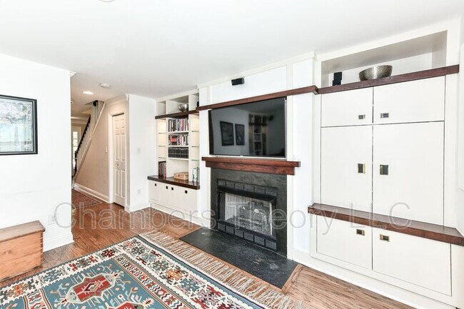 Building Photo - 1572 21st Ct N