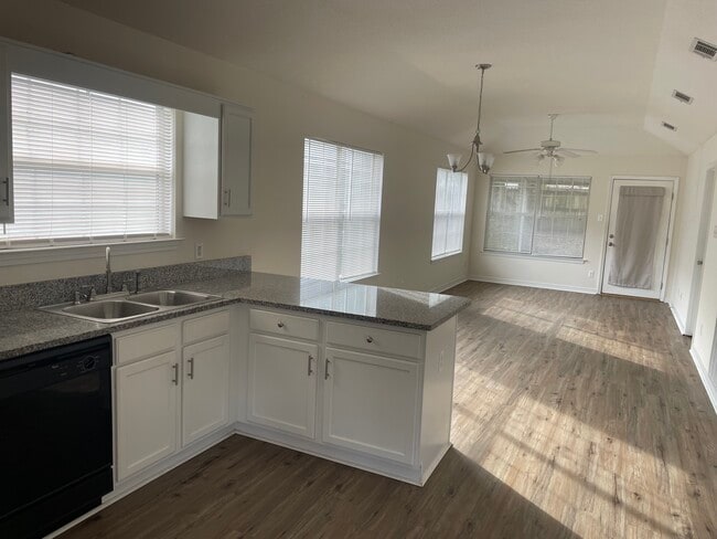 Building Photo - 808 Crystal Wells Ct S