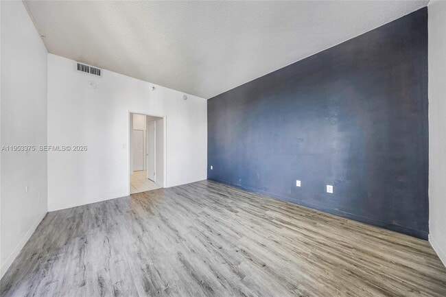 Building Photo - 20515 E Country Club Dr