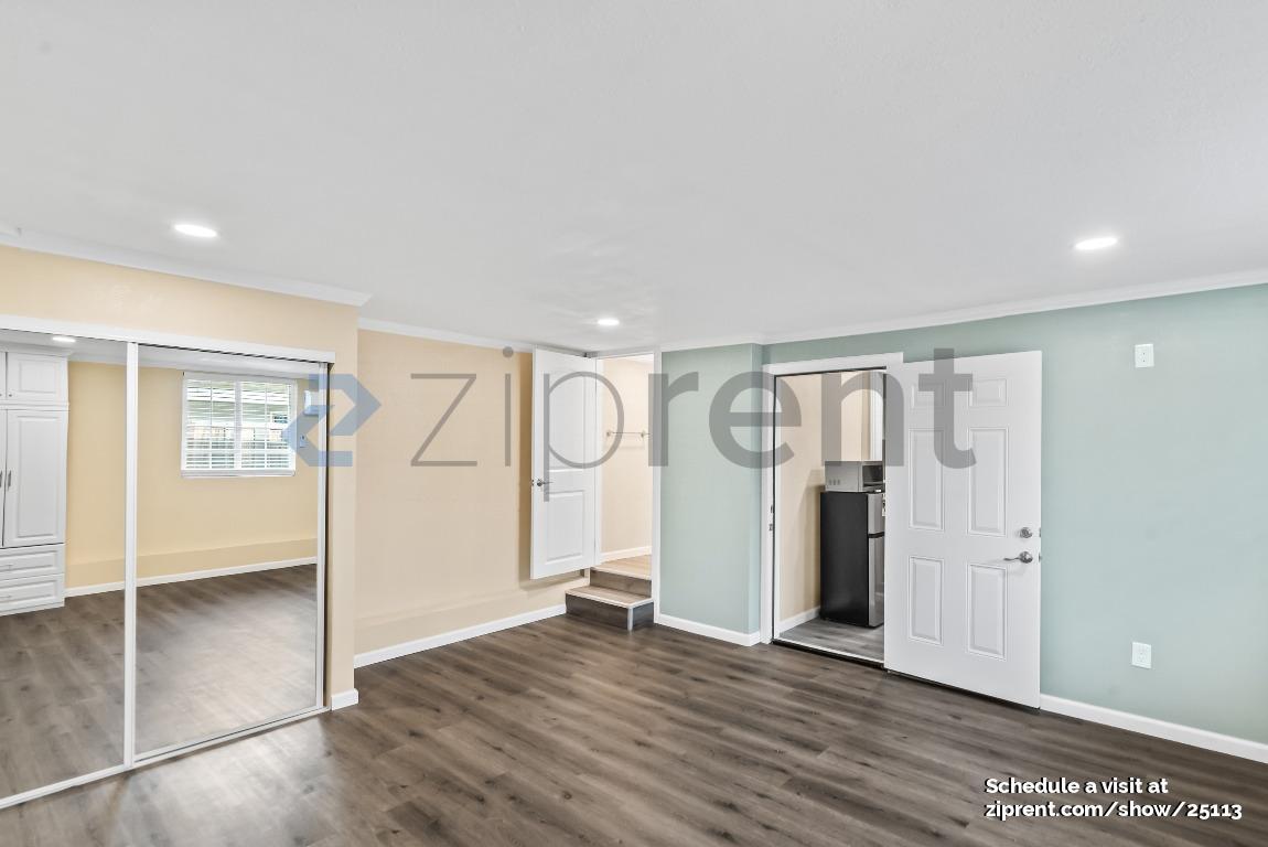 Building Photo - Unit C