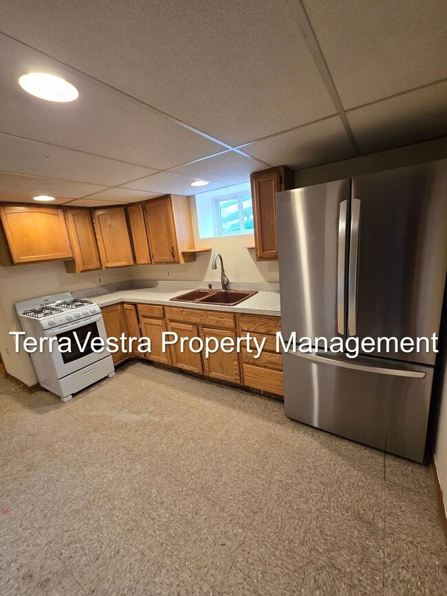 Building Photo - Now Showing for 2026-2027 School Year! 6 B...