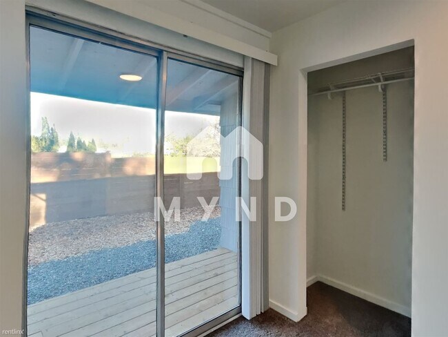 Building Photo - 2 br, 1 bath House - 7203 SE Harmony Dr