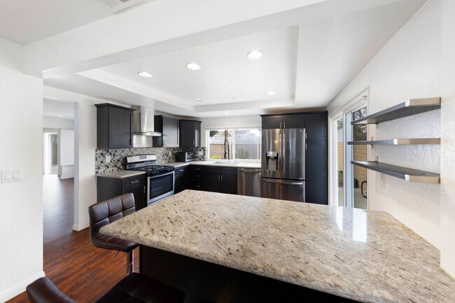 Building Photo - Gorgeous Cul-De-Sac Huntington Beach Home  — Biking Distance to the Beach!