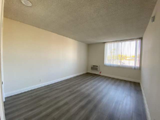 Building Photo - 300 S Gramercy Pl