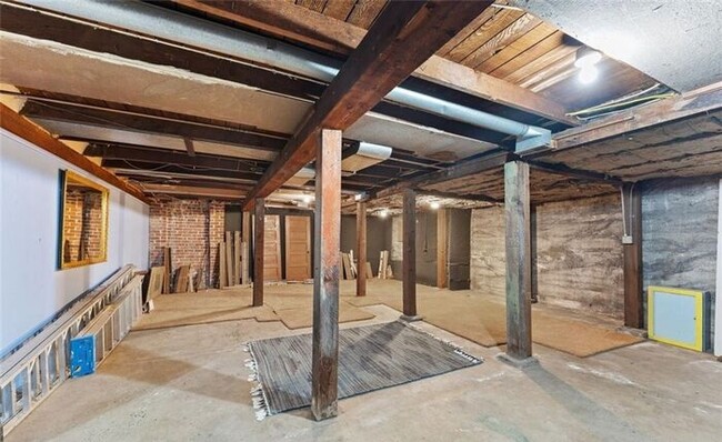 Building Photo - Highly Appealing Updated North End 4 Bedroom!