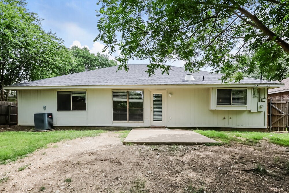 Building Photo - 922 Elliott Dr