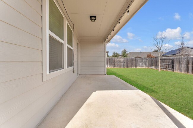 Building Photo - 1044 Raceland Rd
