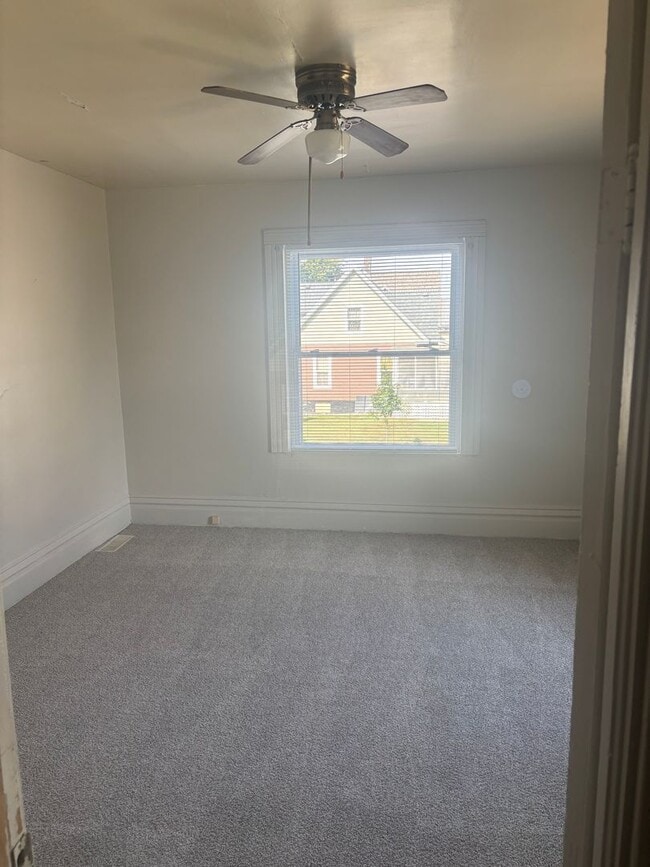 Building Photo - 401 7thAve SW