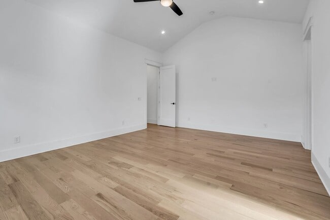 Building Photo - Modern Living in Wedgewood Houston