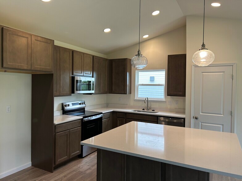 Building Photo - 452 Sweetgrass Dr