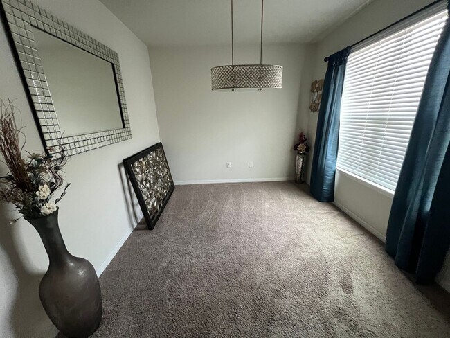 Building Photo - INCREDIBLE DEAL: 5-BR Corner Lot Home in Crown Pointe Cove – Spacious & Bright!
