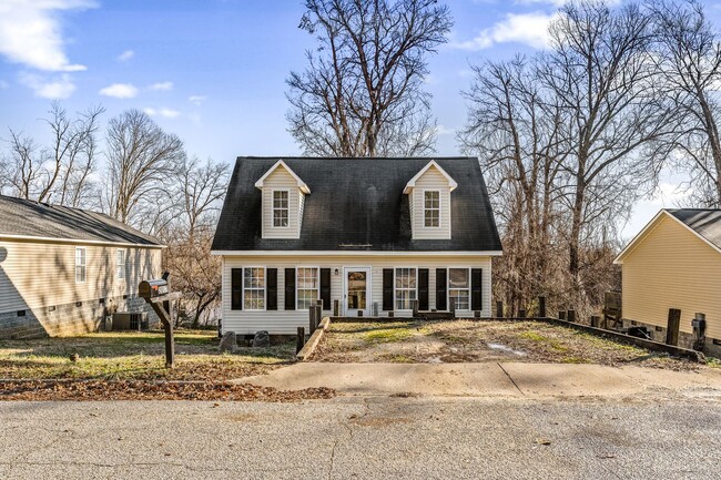 Building Photo - Updated Home, Wood Like flooring, New Carp...