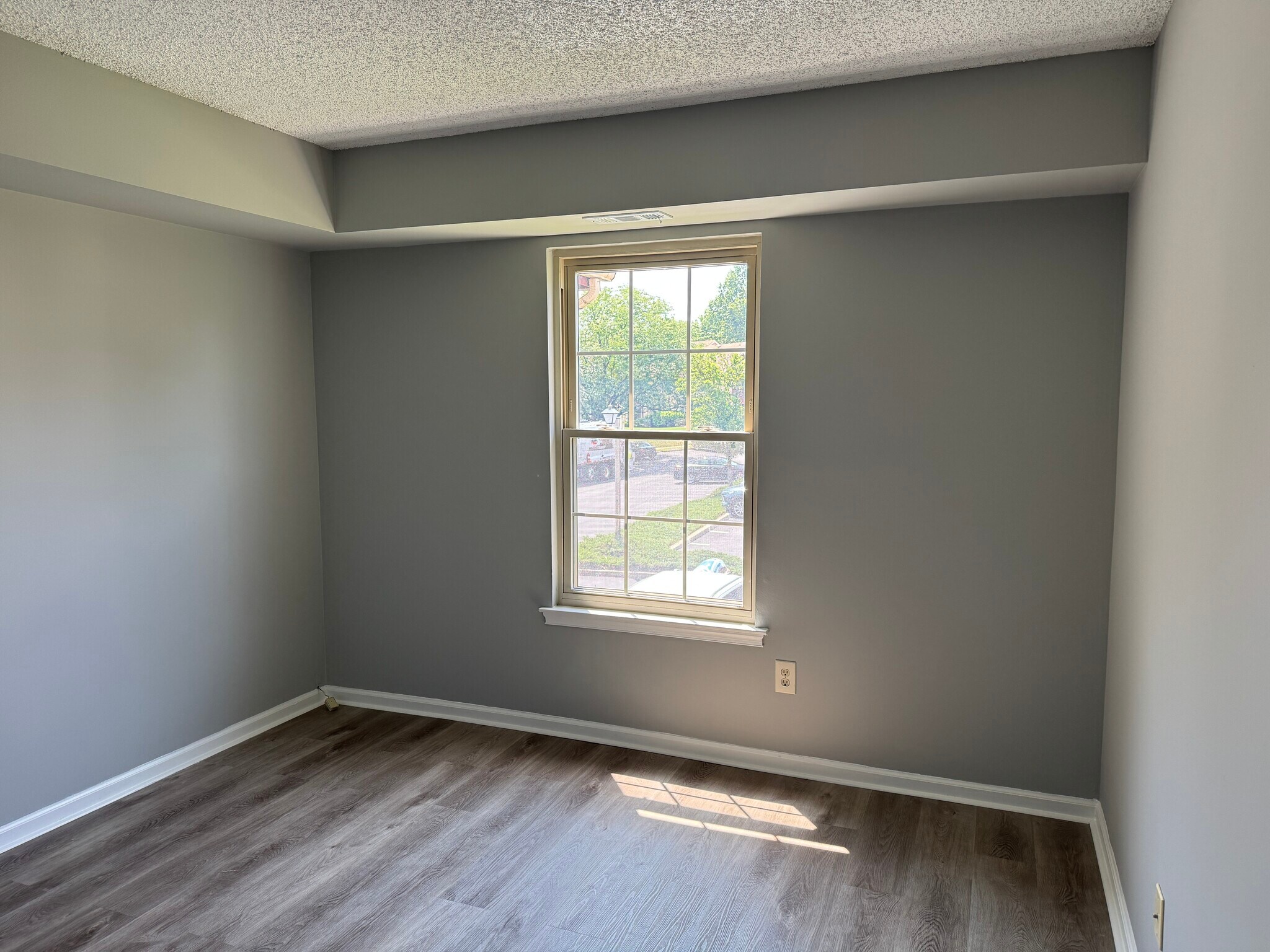 Building Photo - 1008 Barry Ct