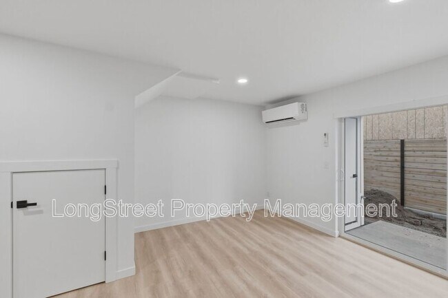 Building Photo - 824 S 19th St