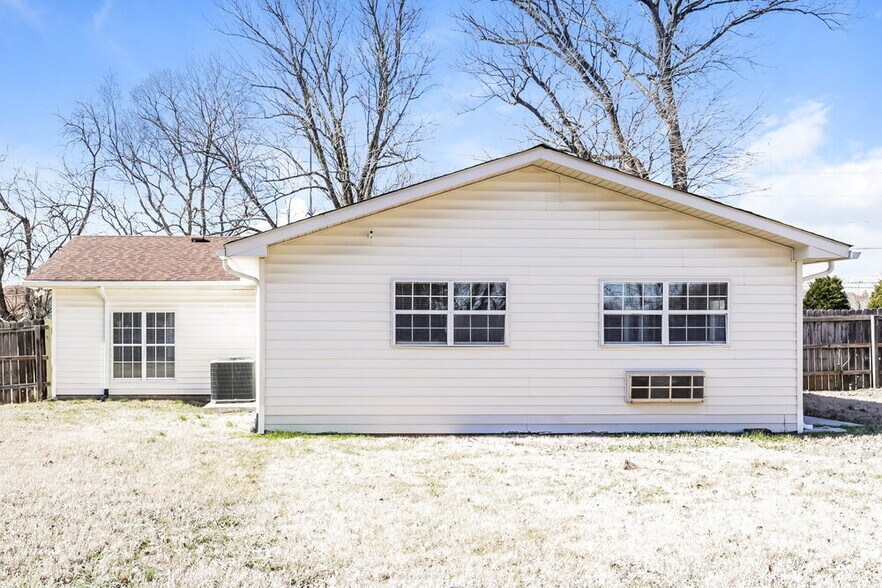 Building Photo - 1263 Woods Ferry Rd