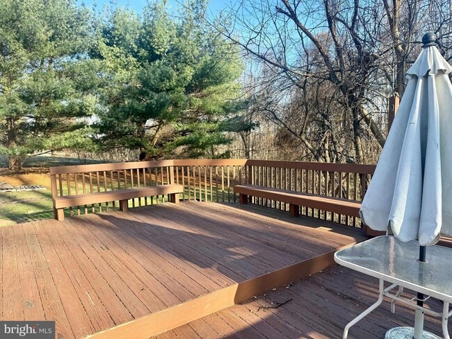 Building Photo - 746 Sawmill Rd