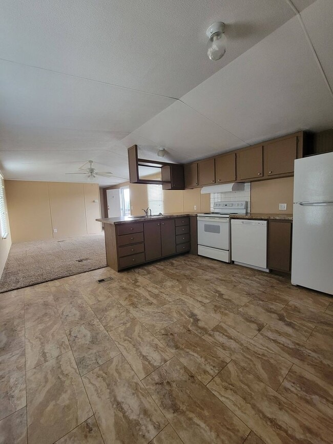 Building Photo - Ready to Move in