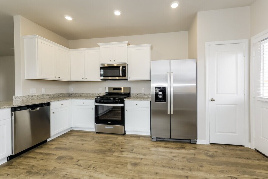 Building Photo - 15663 Plum Brk Dr