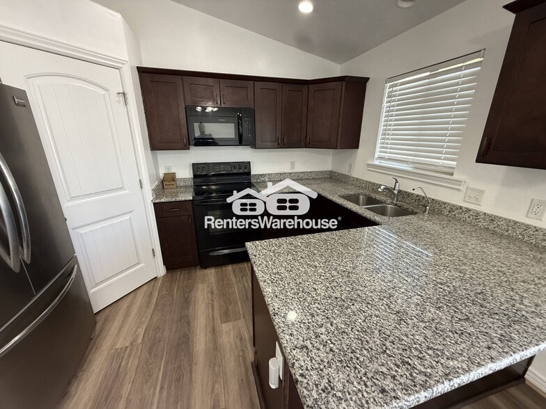 Building Photo - 1347 Skip St