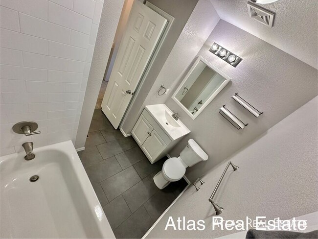 Building Photo - 5445 Fiesta Ln