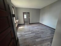 Building Photo - Nicely updated 1 BR